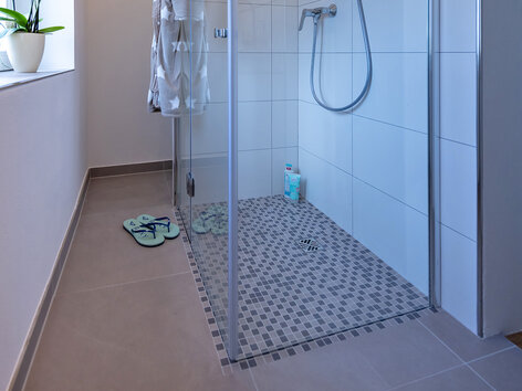 Begehbare Dusche von einem Heimwerker gebaut mit Qboard liquid